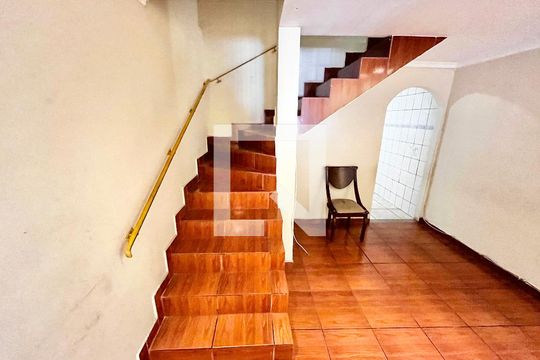 Escada de casa à venda com 3 quartos, 92m² em Vila Dionisia, São Paulo