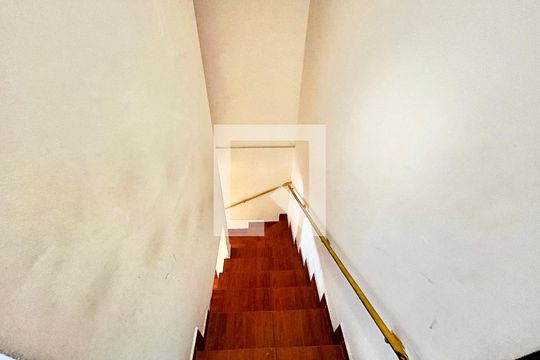 Escada de casa à venda com 3 quartos, 92m² em Vila Dionisia, São Paulo