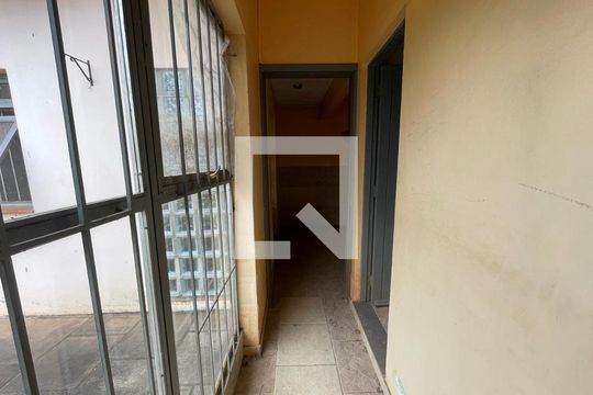 Corredor de casa à venda com 3 quartos, 180m² em Centro, São Leopoldo
