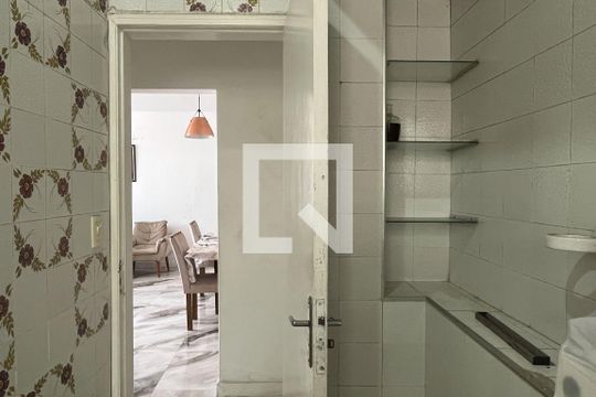Banheiro de apartamento para alugar com 3 quartos, 192m² em Embaré, Santos