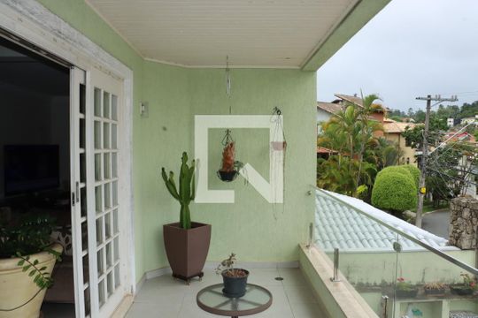 Casa de Condomínio para alugar com 4 quartos, 400m² em Granja Vianna, Cotia