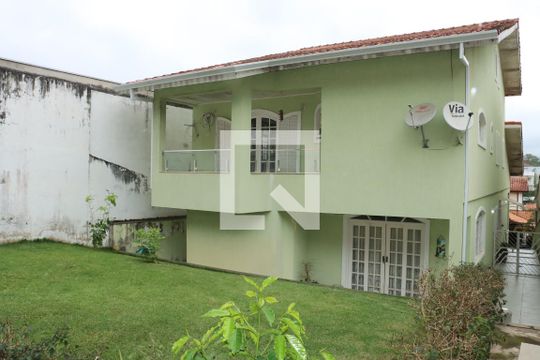 Casa de Condomínio para alugar com 4 quartos, 400m² em Granja Vianna, Cotia