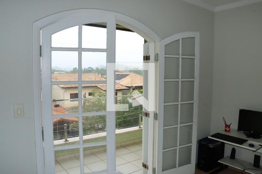 Casa de Condomínio para alugar com 4 quartos, 400m² em Granja Vianna, Cotia