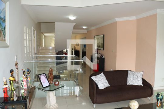 Casa de Condomínio para alugar com 4 quartos, 400m² em Granja Vianna, Cotia