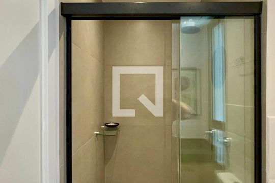 Banheiro de kitnet/studio para alugar com 1 quarto, 20m² em Cerqueira César, São Paulo