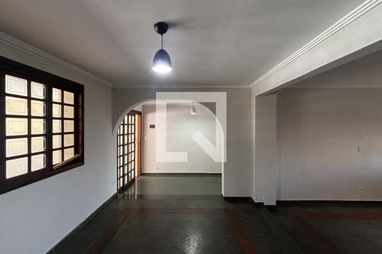 Sala de casa para alugar com 3 quartos, 265m² em Campestre, Santo André