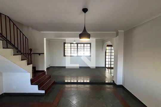 Sala de casa para alugar com 3 quartos, 265m² em Campestre, Santo André