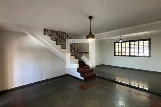 Sala de casa para alugar com 3 quartos, 265m² em Campestre, Santo André