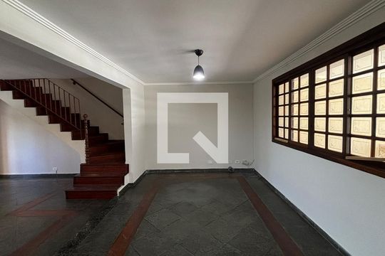 Sala de casa para alugar com 3 quartos, 265m² em Campestre, Santo André
