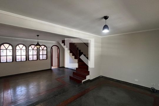 Sala de casa para alugar com 3 quartos, 265m² em Campestre, Santo André