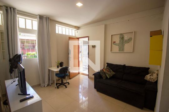 Apartamento para alugar com 1 quarto, 35m² em Qi 18, Brasília