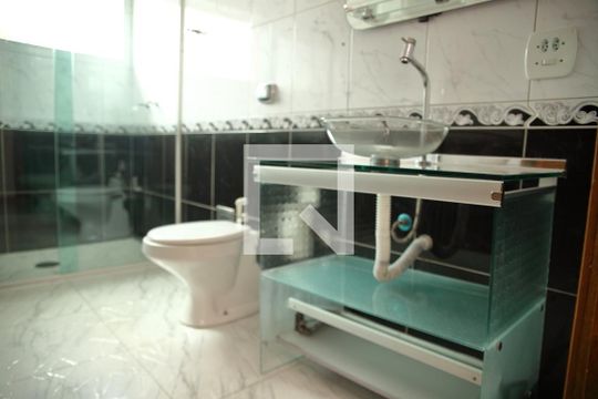 Banheiro Social ( sala)  de casa para alugar com 3 quartos, 380m² em Jardim do Mar, São Bernardo do Campo