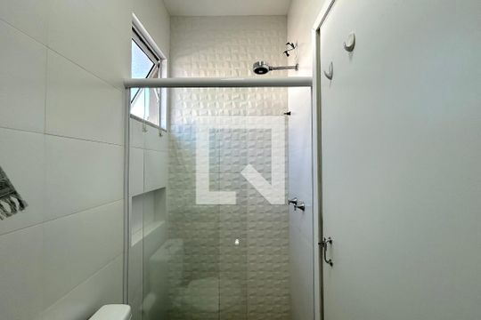 Banheiro Social  de casa para alugar com 3 quartos, 127m² em Campeche, Florianópolis