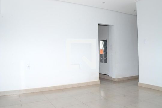 Sala 2 de casa para alugar com 2 quartos, 570m² em Belmonte, Belo Horizonte