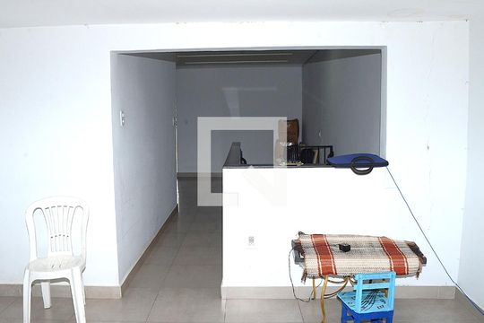 Sala 1 de casa para alugar com 2 quartos, 570m² em Belmonte, Belo Horizonte