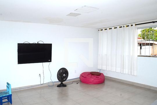 Sala 1 de casa para alugar com 2 quartos, 570m² em Belmonte, Belo Horizonte