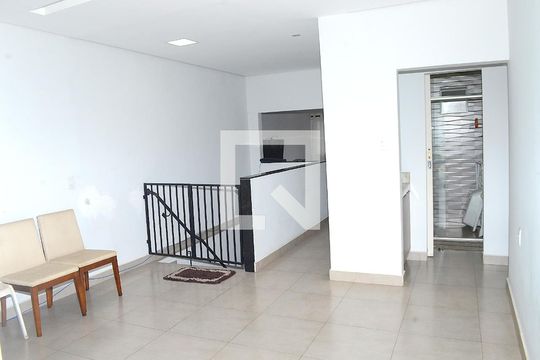 Sala 2 de casa para alugar com 2 quartos, 570m² em Belmonte, Belo Horizonte