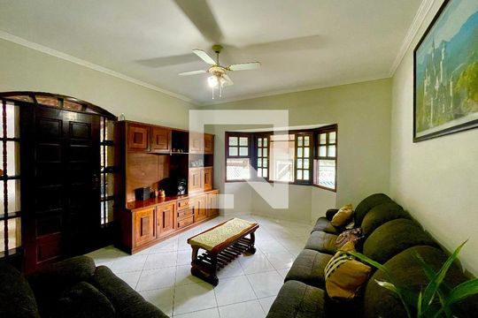 Sala de casa à venda com 4 quartos, 415m² em Vila Galvão, Guarulhos