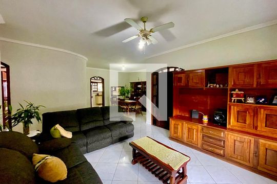 Sala de casa à venda com 4 quartos, 415m² em Vila Galvão, Guarulhos