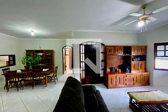 Sala de casa à venda com 4 quartos, 415m² em Vila Galvão, Guarulhos
