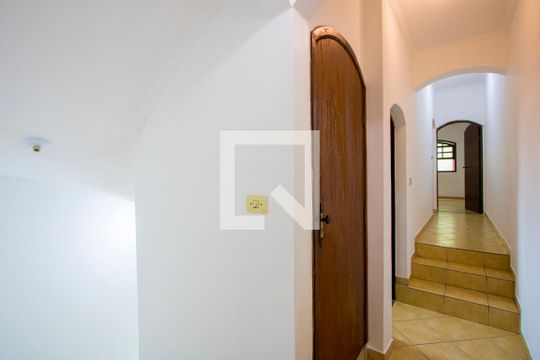 Corredor de casa à venda com 3 quartos, 230m² em Vila Guarará, Santo André