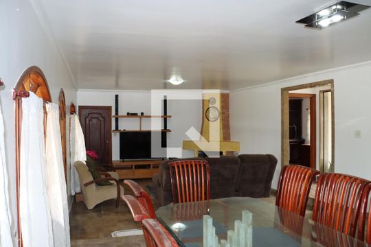Sala de casa de condomínio para alugar com 3 quartos, 2600m² em Parque São Paulo, Cotia