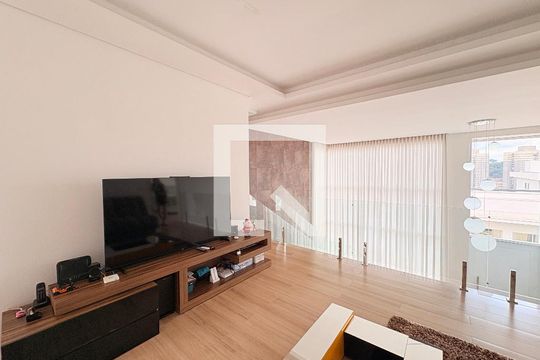 Sala de TV de casa de condomínio à venda com 4 quartos, 483m² em Horto Florestal, Jundiaí