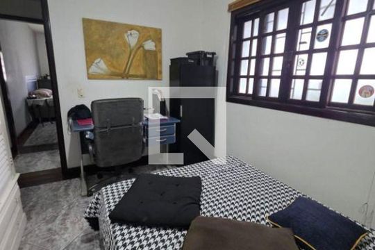 Casa à venda com 3 quartos, 400m² em Piratininga, Niterói