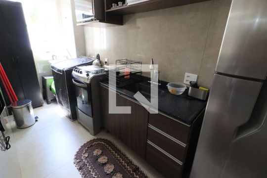 Cozinha e Área de Serviço de apartamento à venda com 2 quartos, 42m² em Jardim Boa Vista, Osasco