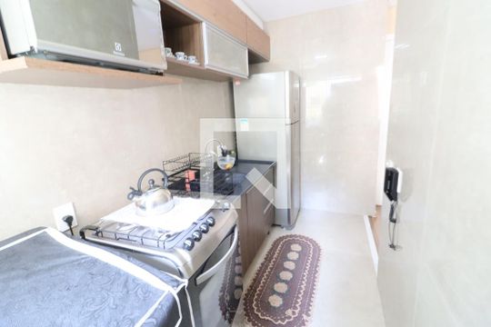 Cozinha e Área de Serviço de apartamento à venda com 2 quartos, 42m² em Jardim Boa Vista, Osasco