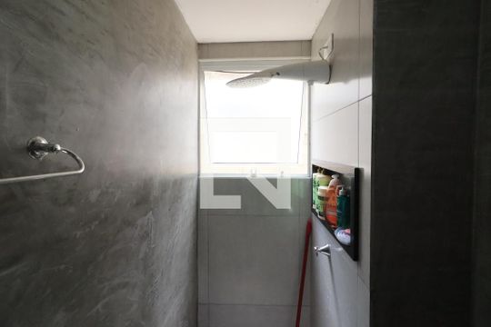 Banheiro de apartamento à venda com 2 quartos, 42m² em Jardim Boa Vista, Osasco