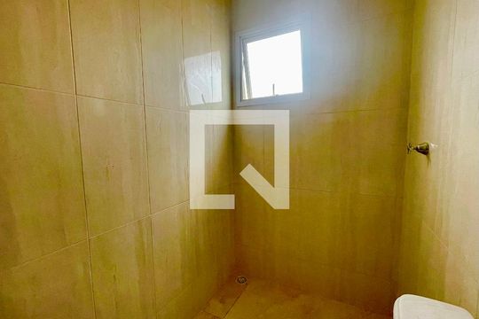 Banheiro de apartamento para alugar com 2 quartos, 40m² em Jardim do Papai, Guarulhos