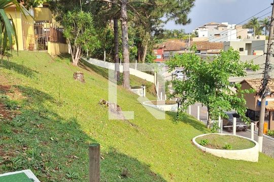 Casa para alugar com 3 quartos, 200m² em Rio Cotia, Cotia