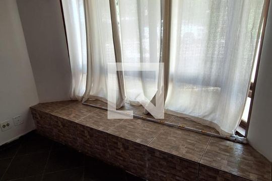 Casa para alugar com 3 quartos, 200m² em Rio Cotia, Cotia
