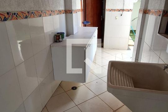 Casa para alugar com 3 quartos, 200m² em Rio Cotia, Cotia