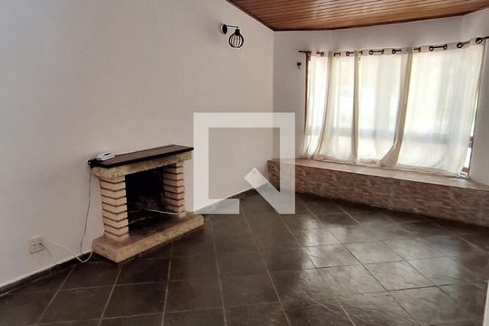 Casa para alugar com 3 quartos, 200m² em Rio Cotia, Cotia