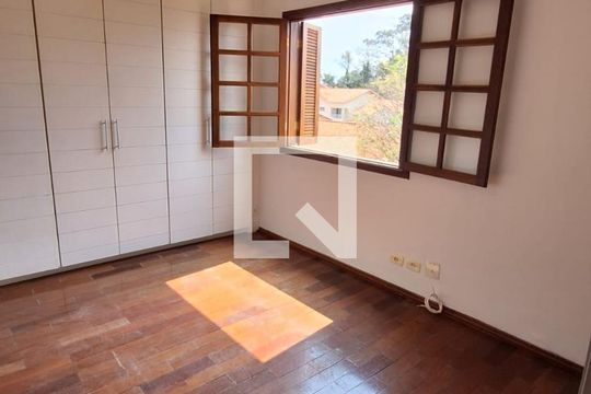 Casa para alugar com 3 quartos, 200m² em Rio Cotia, Cotia