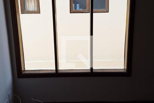 Casa para alugar com 3 quartos, 200m² em Rio Cotia, Cotia