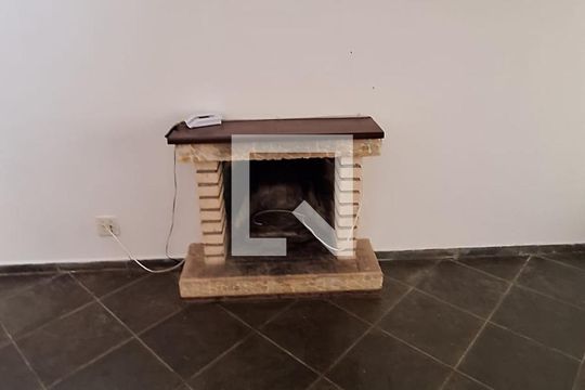 Casa para alugar com 3 quartos, 200m² em Rio Cotia, Cotia