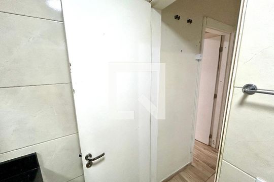 Banheiro  de apartamento à venda com 2 quartos, 45m² em Vila Barros, Guarulhos