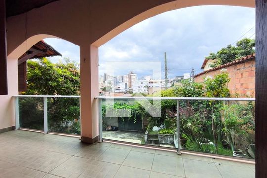 Casa à venda com 3 quartos, 360m² em União, Belo Horizonte