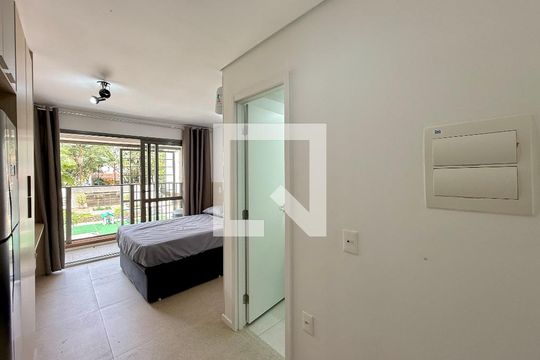 Cozinha de kitnet/studio para alugar com 1 quarto, 26m² em Campo Belo, São Paulo