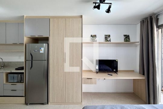 Quarto  de kitnet/studio para alugar com 1 quarto, 26m² em Campo Belo, São Paulo