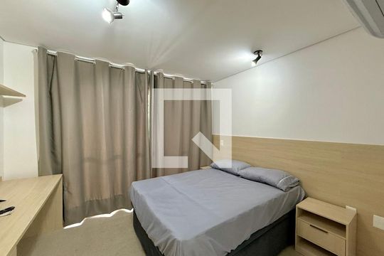 Quarto  de kitnet/studio para alugar com 1 quarto, 26m² em Campo Belo, São Paulo