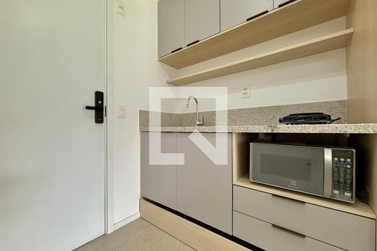 Cozinha de kitnet/studio para alugar com 1 quarto, 26m² em Campo Belo, São Paulo