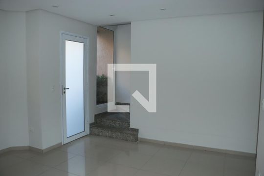Casa de Condomínio para alugar com 3 quartos, 140m² em Jardim Rebelato, Cotia