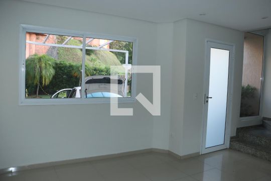 Casa de Condomínio para alugar com 3 quartos, 140m² em Jardim Rebelato, Cotia