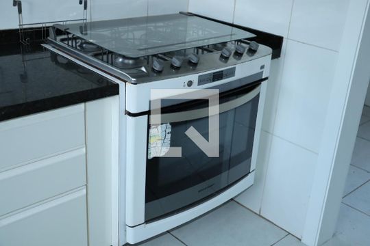 Casa de Condomínio para alugar com 3 quartos, 140m² em Jardim Rebelato, Cotia