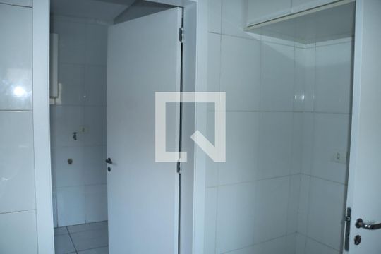 Casa de Condomínio para alugar com 3 quartos, 140m² em Jardim Rebelato, Cotia