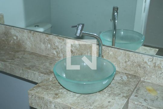 Casa de Condomínio para alugar com 3 quartos, 140m² em Jardim Rebelato, Cotia